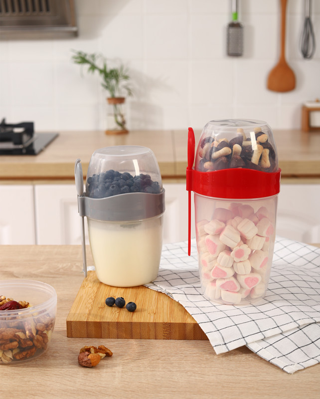 Take and Go Yogurt Cup with Topping Cereal Cup With Fork Plastic Breakfast On the Go Cups With Two sizes